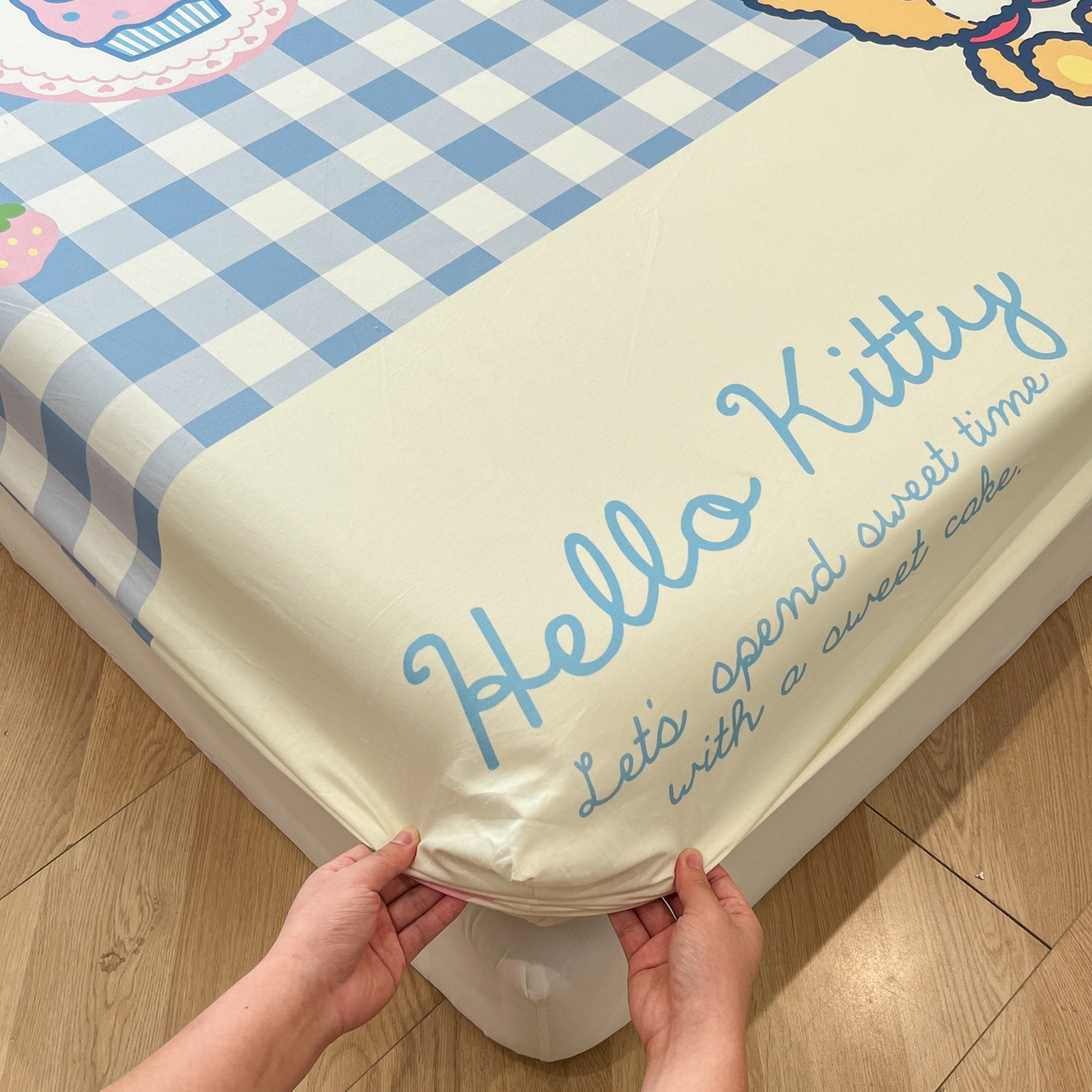 91家纺网 家纺一手货源 找家纺 金爱家 2025新款三丽鸥全棉床笠 单品纯棉-kt和熊