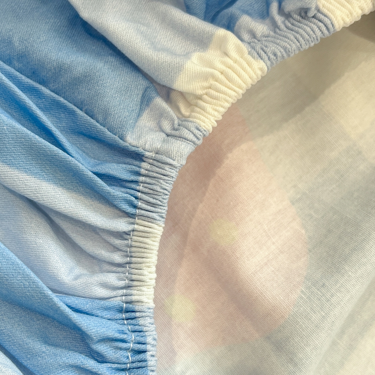 91家纺网 家纺一手货源 找家纺 金爱家 2025新款三丽鸥全棉床笠 单品纯棉-kt和熊