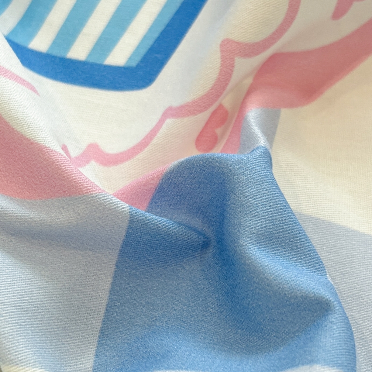 91家纺网 家纺一手货源 找家纺 金爱家 2025新款三丽鸥全棉床笠 单品纯棉-kt和熊