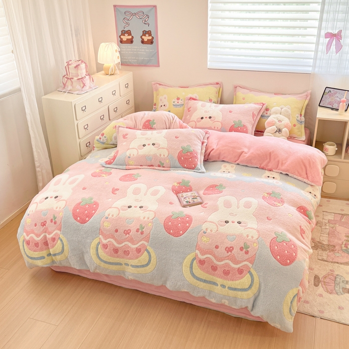 91家纺网 家纺一手货源 找家纺 川悦生活 2025新款立体雪花绒印花大床四件套系列二场景一 蛋糕小兔