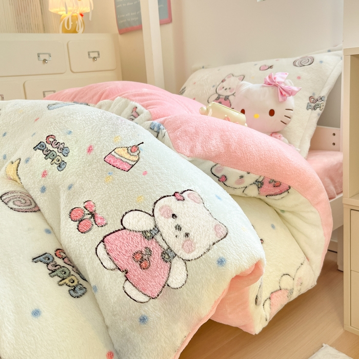 91家纺网 家纺一手货源 找家纺 川悦生活 2025新款立体雪花绒印花四件套学生床系列二场景一 派对西高地