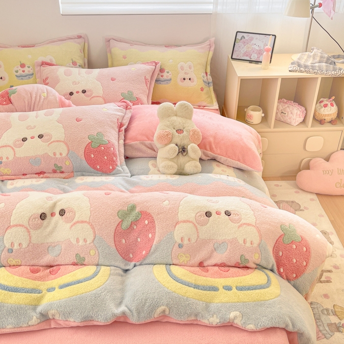 91家纺网 家纺一手货源 找家纺 川悦生活 2025新款立体雪花绒印花大床四件套系列二场景一 蛋糕小兔