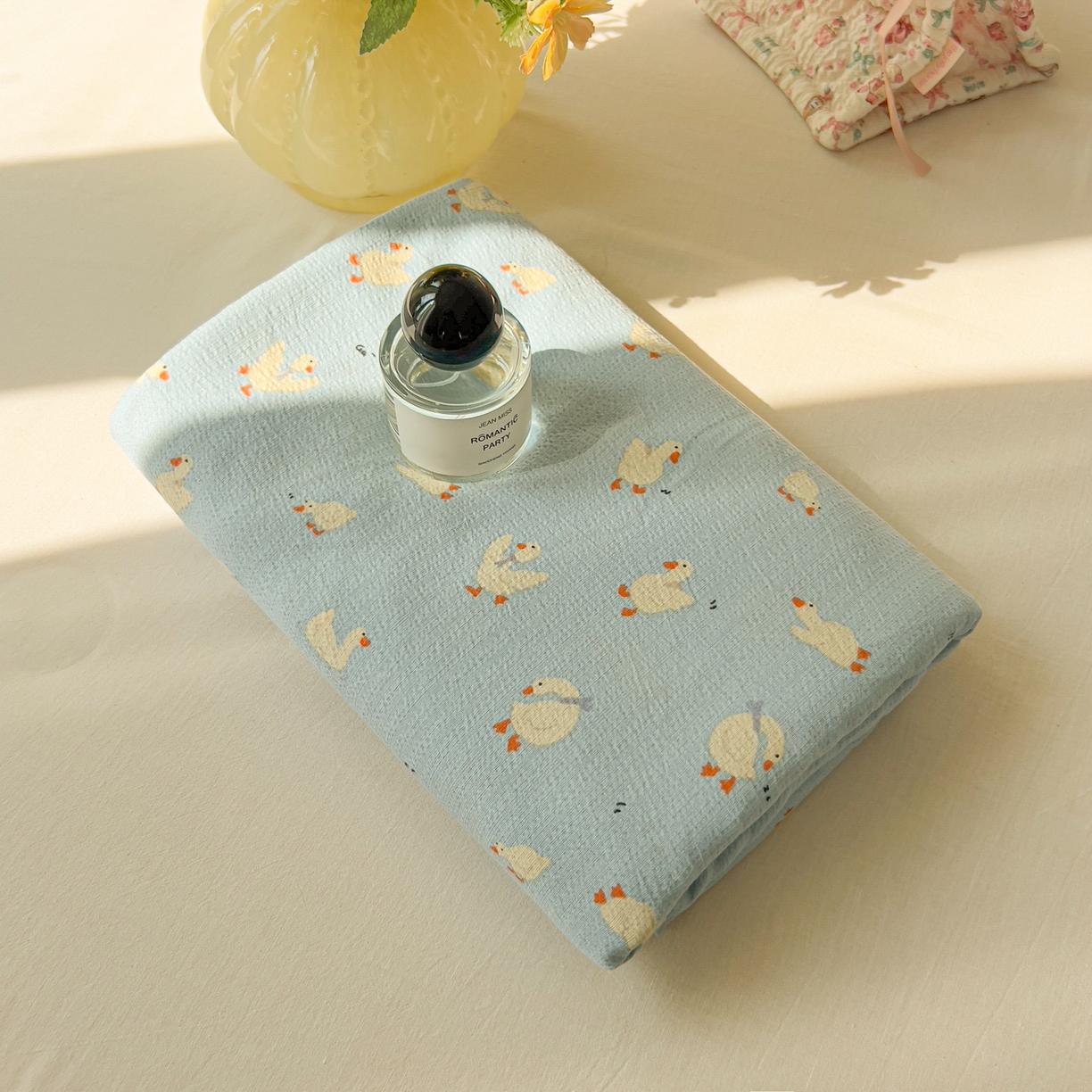 91家纺网 家纺一手货源 找家纺 韩巢家纺 2025新款双层纱儿童卡通风床单寝室单人学生宿舍单床单床单单件单品床单 向天歌大鹅