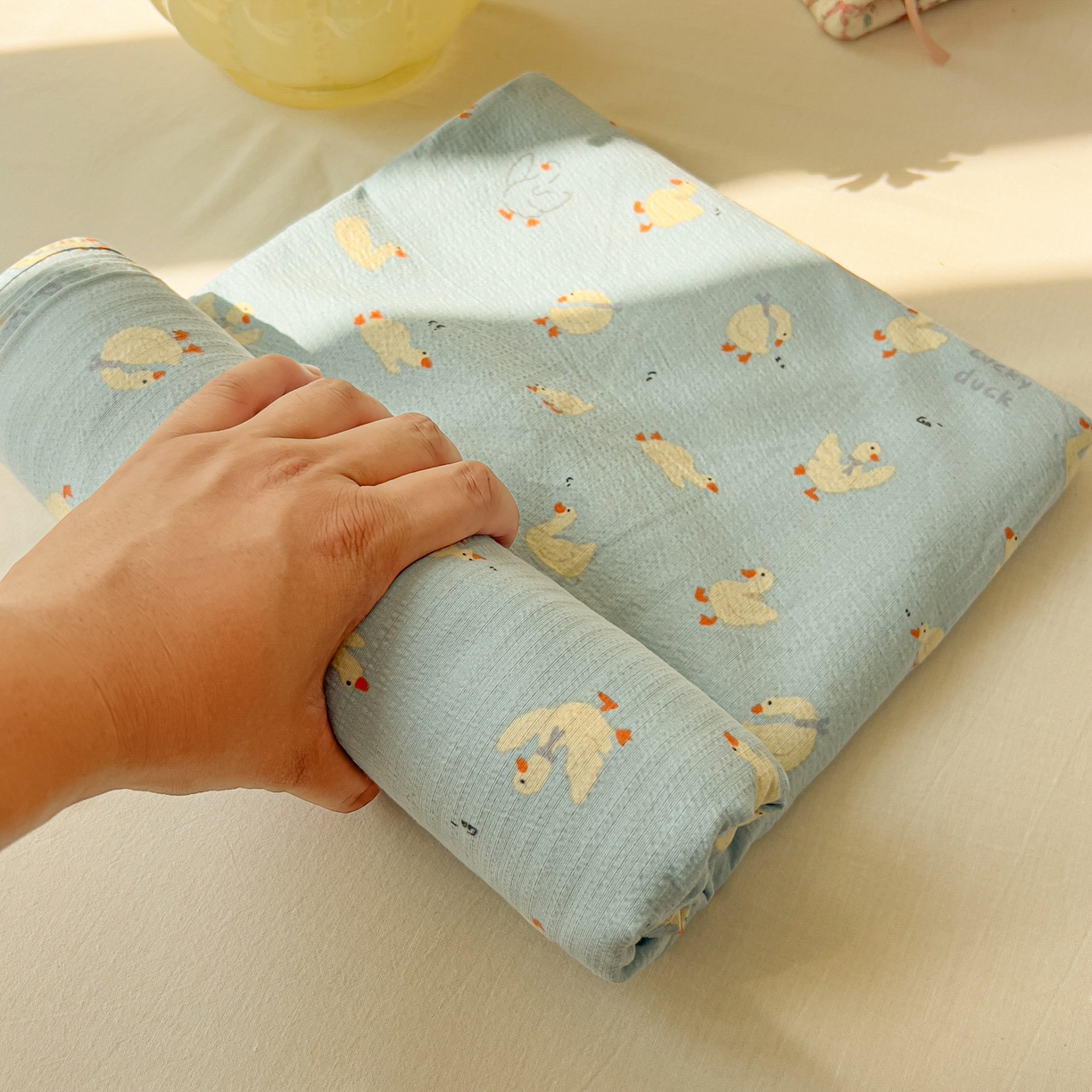 91家纺网 家纺一手货源 找家纺 韩巢家纺 2025新款双层纱儿童卡通风床单寝室单人学生宿舍单床单床单单件单品床单 向天歌大鹅