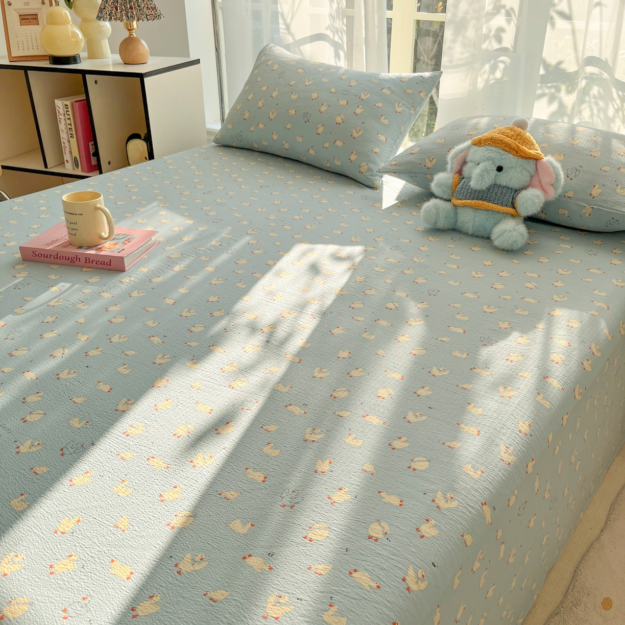 91家纺网 家纺一手货源 找家纺 韩巢家纺 2025新款双层纱儿童卡通风床单寝室单人学生宿舍单床单床单单件单品床单 向天歌大鹅