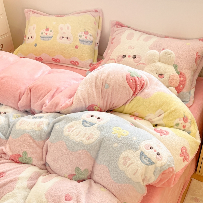 91家纺网 家纺一手货源 找家纺 川悦生活 2025新款立体雪花绒印花大床四件套系列二场景一 蛋糕小兔