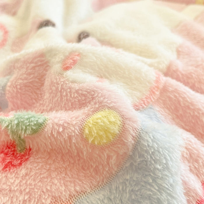 91家纺网 家纺一手货源 找家纺 川悦生活 2025新款立体雪花绒印花大床四件套系列二场景一 蛋糕小兔