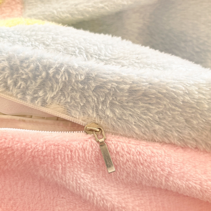 91家纺网 家纺一手货源 找家纺 川悦生活 2025新款立体雪花绒印花大床四件套系列二场景一 蛋糕小兔