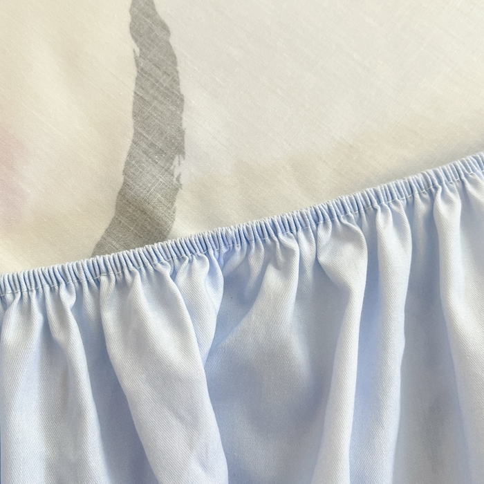 91家纺网 家纺一手货源 找家纺 金爱家 2025新款三丽鸥全棉床笠 棉单品-香蕉帕哈狗