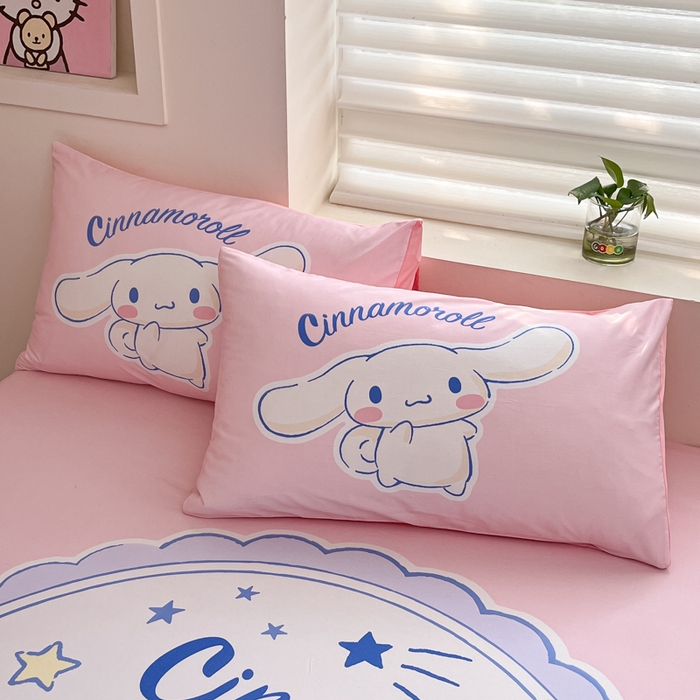 91家纺网 家纺一手货源 找家纺 金爱家 2025新款三丽鸥全棉床笠 棉单品-小熊玉桂狗粉