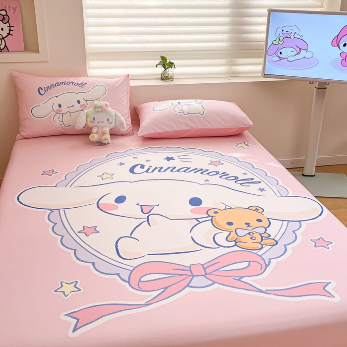 91家纺网 家纺一手货源 找家纺 金爱家 2025新款三丽鸥全棉床笠 棉单品-小熊玉桂狗粉