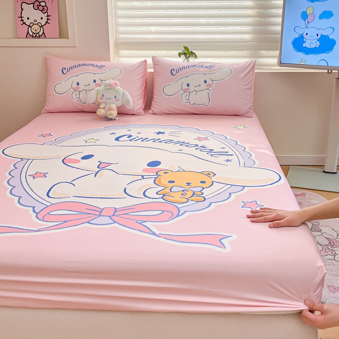 91家纺网 家纺一手货源 找家纺 金爱家 2025新款三丽鸥全棉床笠 棉单品-小熊玉桂狗粉