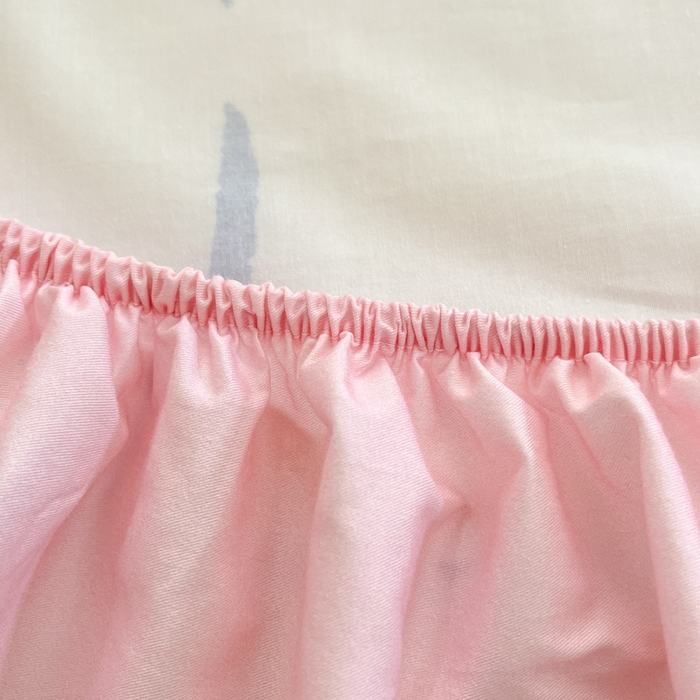 91家纺网 家纺一手货源 找家纺 金爱家 2025新款三丽鸥全棉床笠 棉单品-小熊玉桂狗粉