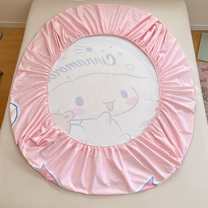 91家纺网 家纺一手货源 找家纺 金爱家 2025新款三丽鸥全棉床笠 棉单品-小熊玉桂狗粉