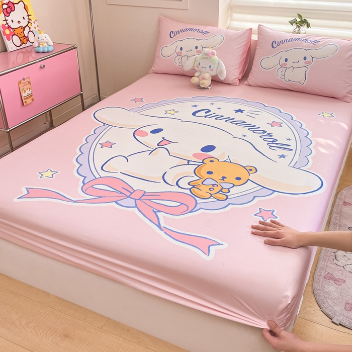 91家纺网 家纺一手货源 找家纺 金爱家 2025新款三丽鸥全棉床笠 棉单品-小熊玉桂狗粉