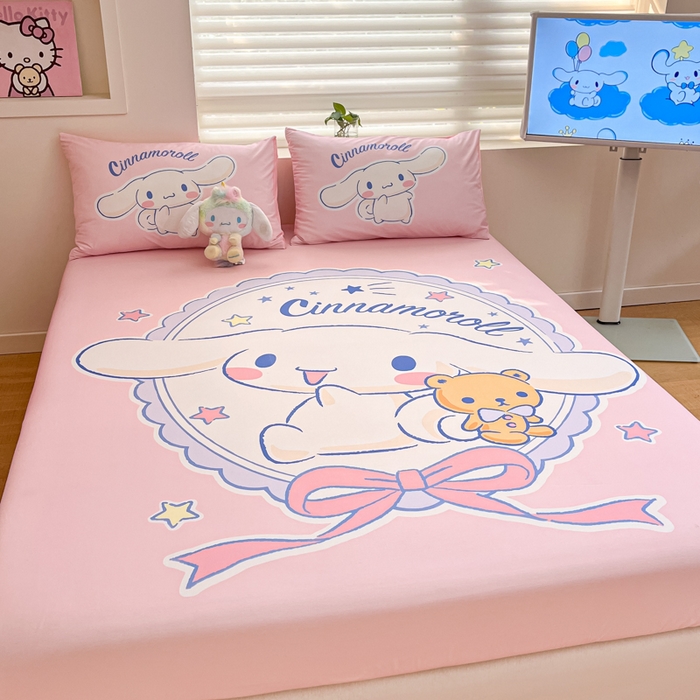 91家纺网 家纺一手货源 找家纺 金爱家 2025新款三丽鸥全棉床笠 棉单品-小熊玉桂狗粉