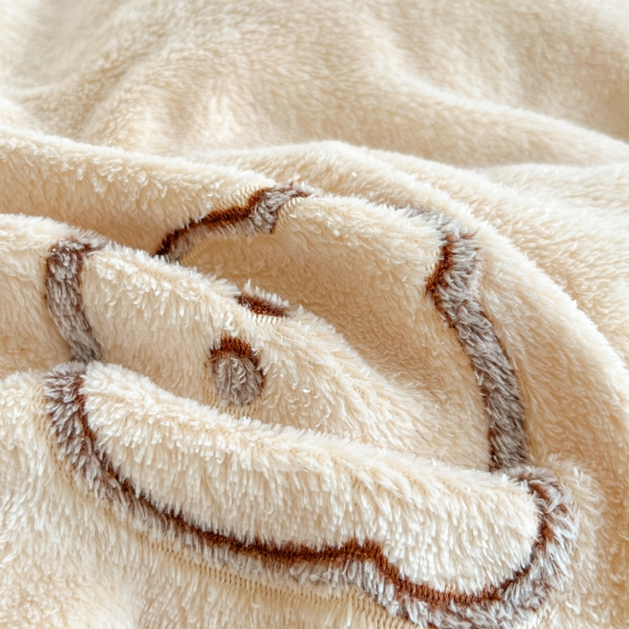 91家纺网 家纺一手货源 找家纺 川悦生活 2025新款立体雪花绒印花四件套学生床系列二场景一 曲奇小熊