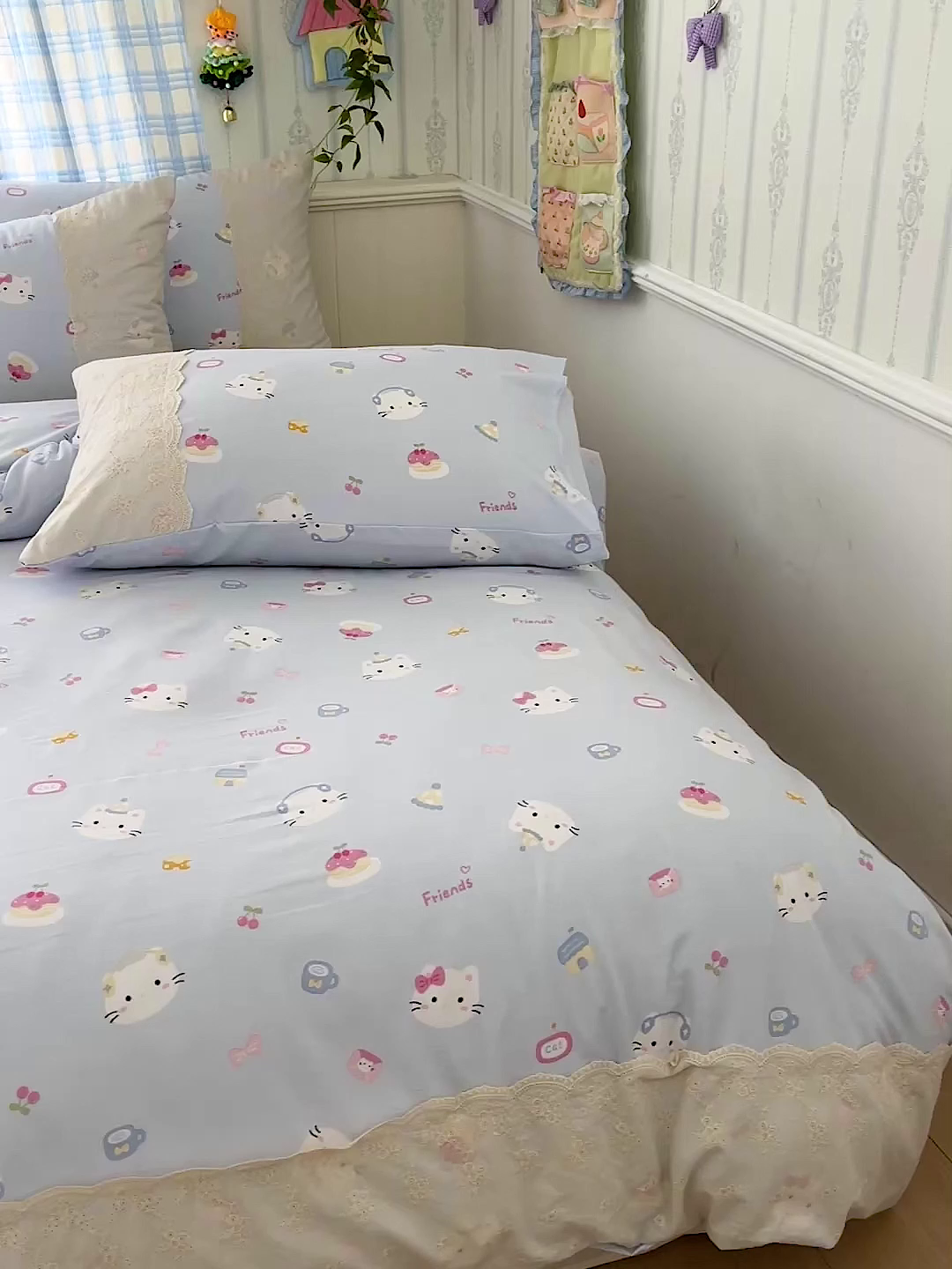 91家纺网 家纺一手货源 找家纺 海岛哥哥 2025新款韩式全棉蕾丝花边软绵绵四件套 小猫时光-蓝