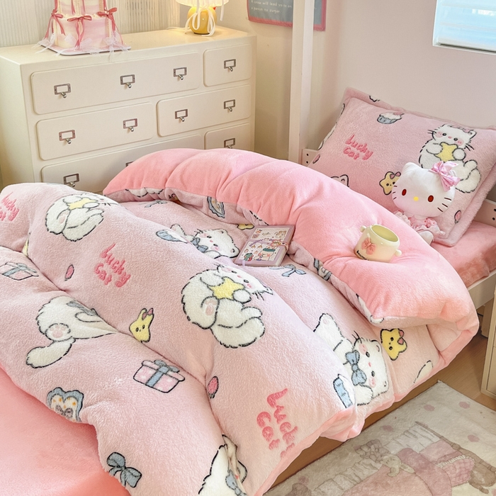 91家纺网 家纺一手货源 找家纺 川悦生活 2025新款立体雪花绒印花四件套学生床系列二场景一 甜梦小猫