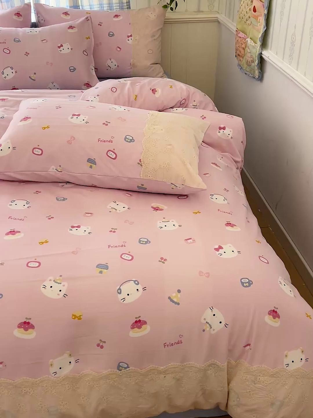 91家纺网 家纺一手货源 找家纺 海岛哥哥 2025新款韩式全棉蕾丝花边软绵绵四件套 小猫时光-粉