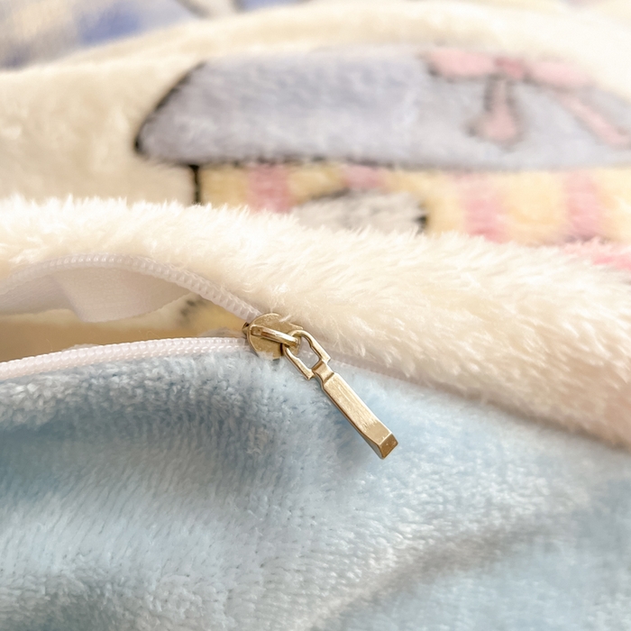 91家纺网 家纺一手货源 找家纺 川悦生活 2025新款立体雪花绒印花四件套学生床系列二场景一 小喵甜心