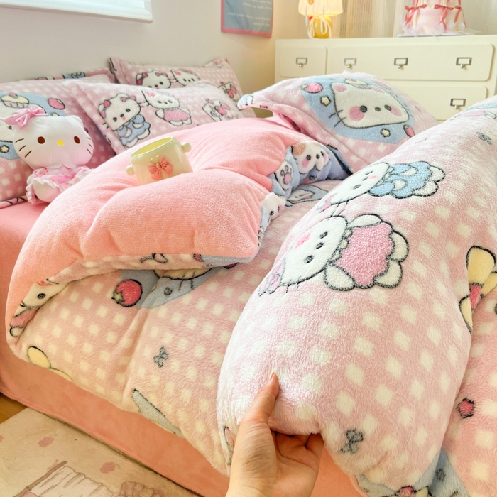 91家纺网 家纺一手货源 找家纺 川悦生活 2025新款立体雪花绒印花大床四件套系列二场景一 开心小喵