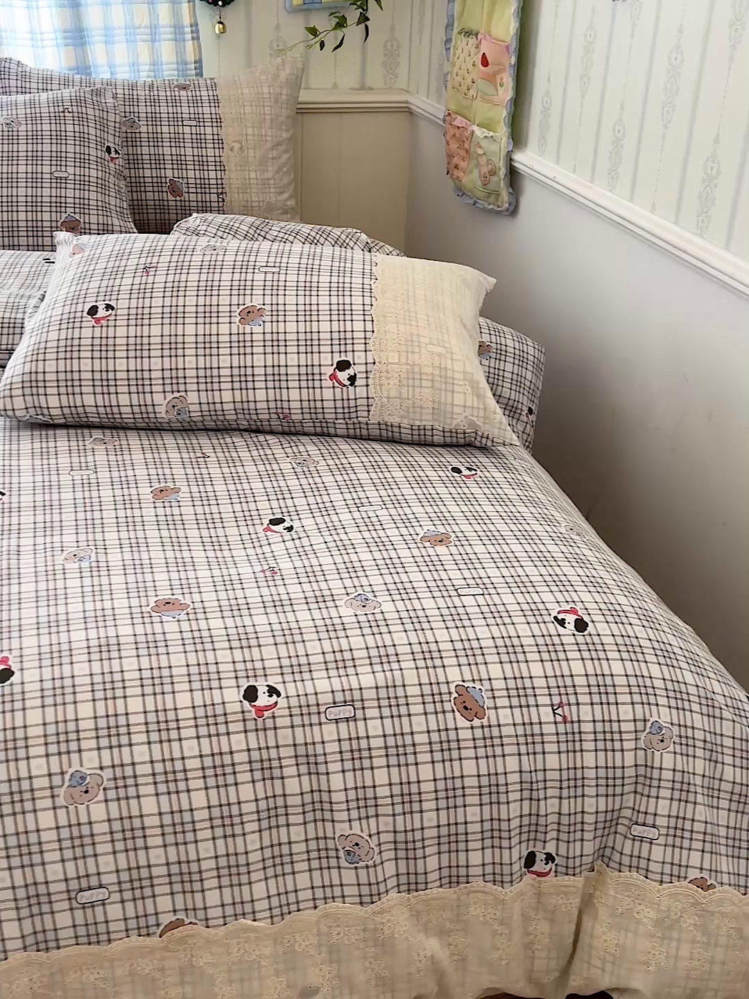 91家纺网 家纺一手货源 找家纺 海岛哥哥 2025新款韩式全棉蕾丝花边软绵绵四件套 灰蓝小狗