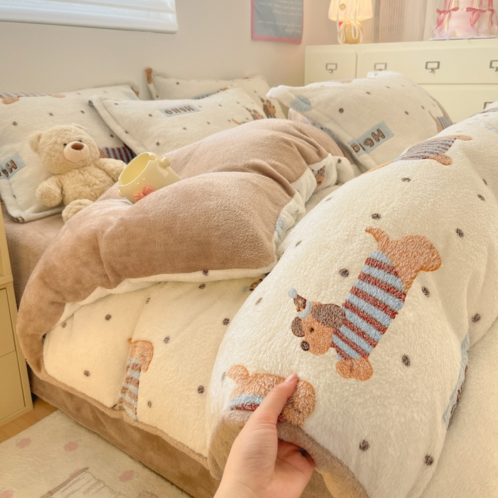 91家纺网 家纺一手货源 找家纺 川悦生活 2025新款立体雪花绒印花大床四件套系列二场景一 腊肠小点