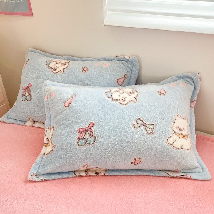 91家纺网 家纺一手货源 找家纺 川悦生活 2025新款立体雪花绒印花大床四件套系列二场景一 奶蓝小汪粉