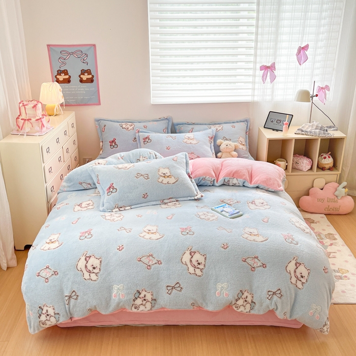 91家纺网 家纺一手货源 找家纺 川悦生活 2025新款立体雪花绒印花大床四件套系列二场景一 奶蓝小汪粉