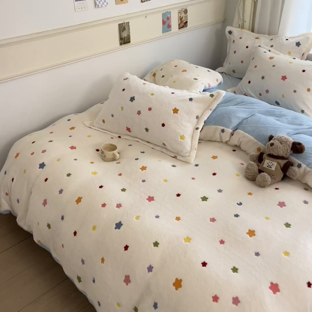 91家纺网 家纺一手货源 找家纺 川悦生活 2025新款立体雪花绒印花大床四件套系列二场景一 奶昔星星