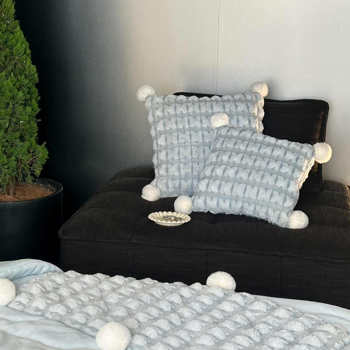 91家纺网 家纺一手货源 找家纺 （总）多米家居 2025新款暖绒多功能剪花蝶梦抱枕被系列