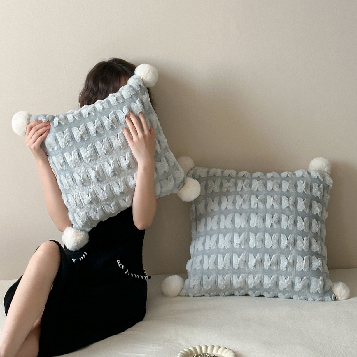 91家纺网 家纺一手货源 找家纺 （总）多米家居 2025新款暖绒多功能剪花蝶梦抱枕被系列