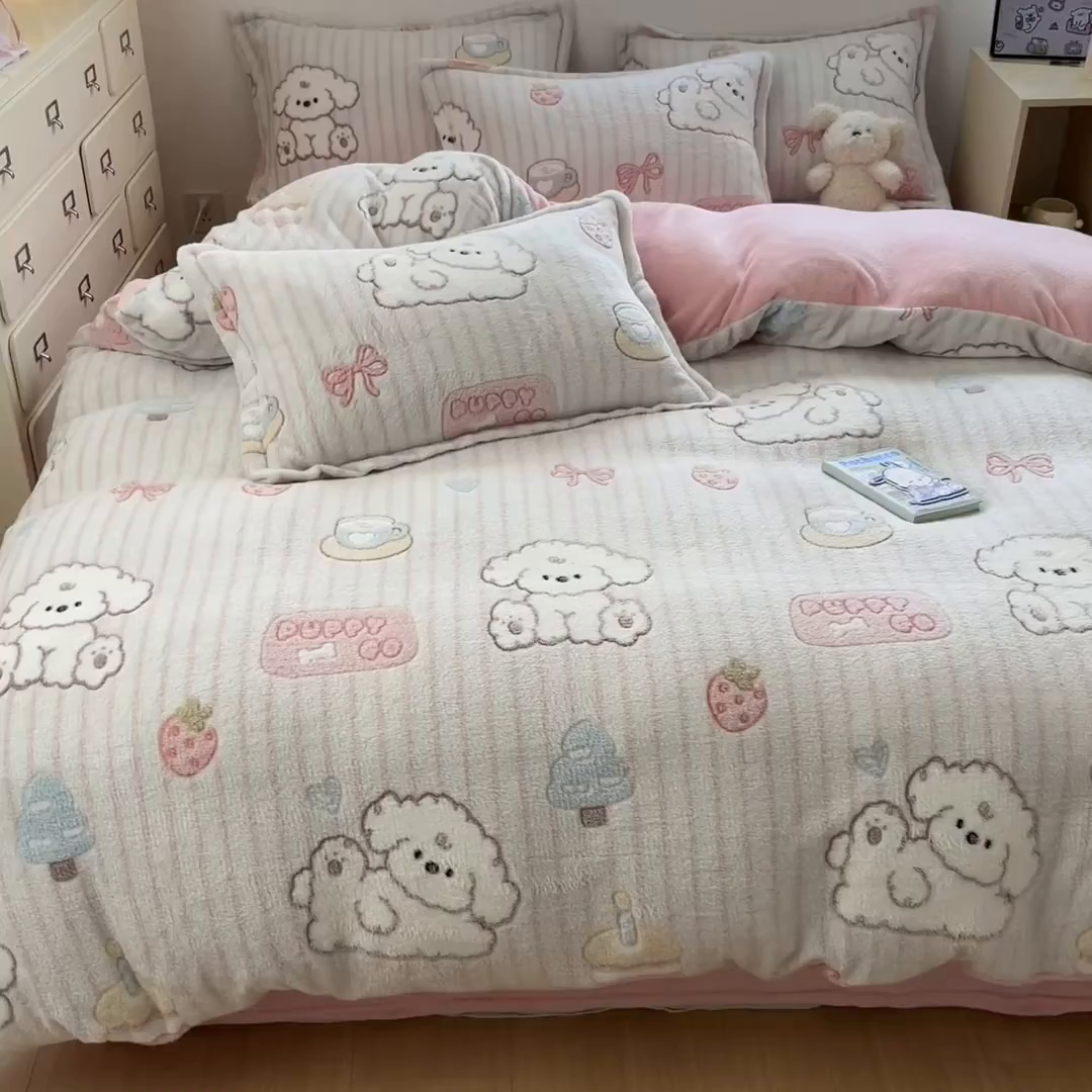 91家纺网 家纺一手货源 找家纺 川悦生活 2025新款立体雪花绒印花大床四件套系列二场景一 奶云蛋糕