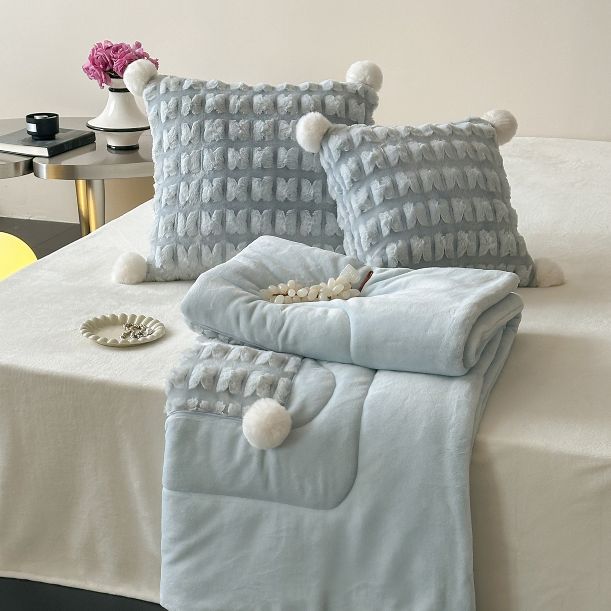 91家纺网 家纺一手货源 找家纺 （总）多米家居 2025新款暖绒多功能剪花蝶梦抱枕被系列