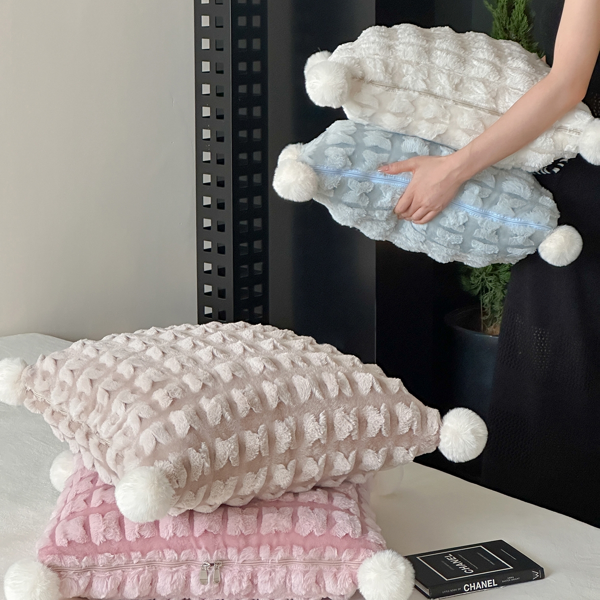 91家纺网 家纺一手货源 找家纺 多米家居 2025新款暖绒多功能剪花蝶梦抱枕被系列 组合