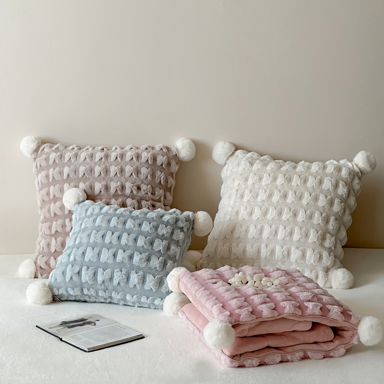 91家纺网 家纺一手货源 找家纺 多米家居 2025新款暖绒多功能剪花蝶梦抱枕被系列 组合