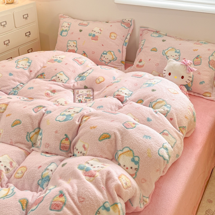 91家纺网 家纺一手货源 找家纺 川悦生活 2025新款立体雪花绒印花大床四件套系列二场景一 甜心喵喵