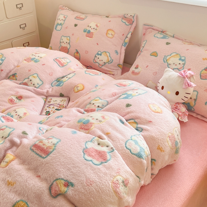 91家纺网 家纺一手货源 找家纺 川悦生活 2025新款立体雪花绒印花大床四件套系列二场景一 甜心喵喵