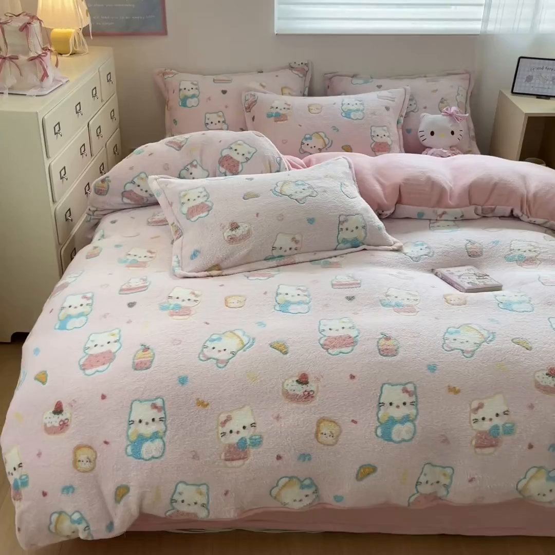 91家纺网 家纺一手货源 找家纺 川悦生活 2025新款立体雪花绒印花大床四件套系列二场景一 甜心喵喵