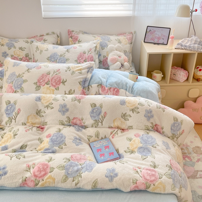 91家纺网 家纺一手货源 找家纺 川悦生活 2025新款立体雪花绒印花大床四件套系列二场景一 西柚花花