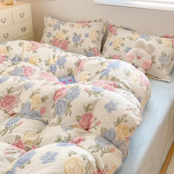 91家纺网 家纺一手货源 找家纺 川悦生活 2025新款立体雪花绒印花大床四件套系列二场景一 西柚花花