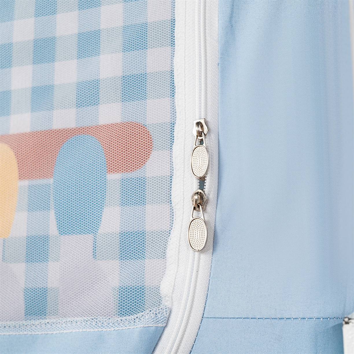 91家纺网 家纺一手货源 找家纺 2025新款多层复合夹层强遮光学生蚊帐 格纹小红帽