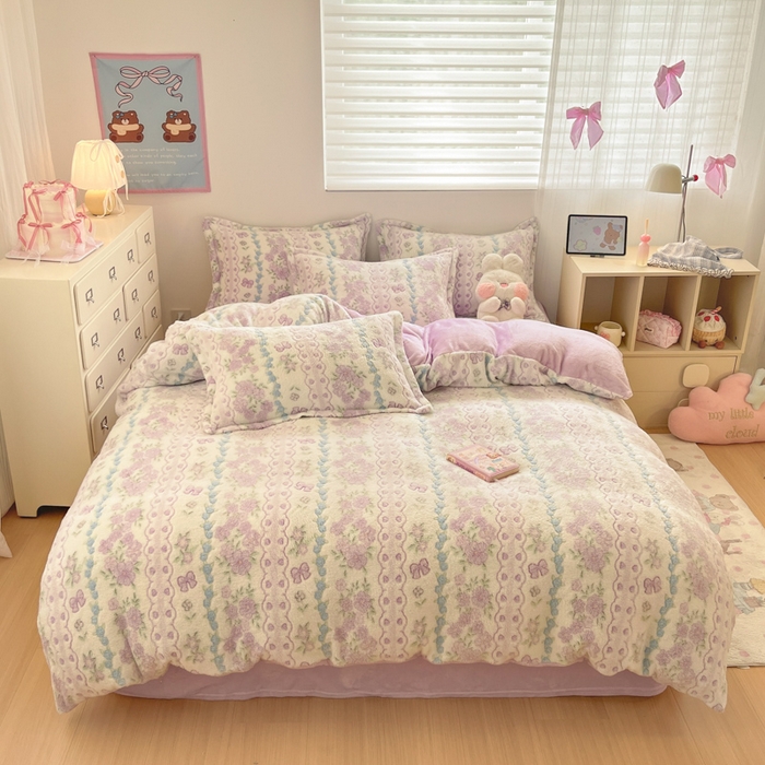 91家纺网 家纺一手货源 找家纺 川悦生活 2025新款立体雪花绒印花大床四件套系列二场景一 香芋花田