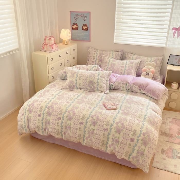 91家纺网 家纺一手货源 找家纺 川悦生活 2025新款立体雪花绒印花大床四件套系列二场景一 香芋花田