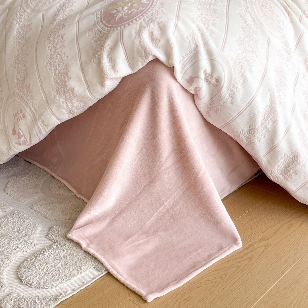 91家纺网 家纺一手货源 找家纺 居易简 2025新款A类高克重牛奶绒立体浮雕四件套 艾瑞-粉