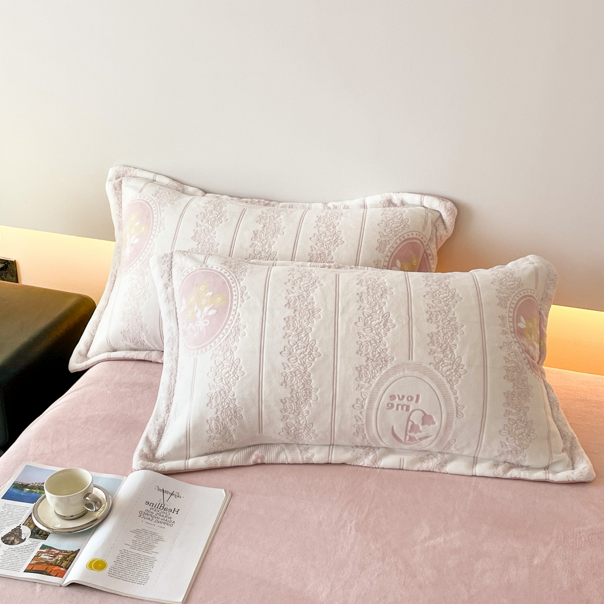 91家纺网 家纺一手货源 找家纺 居易简 2025新款A类高克重牛奶绒立体浮雕四件套 艾瑞-粉