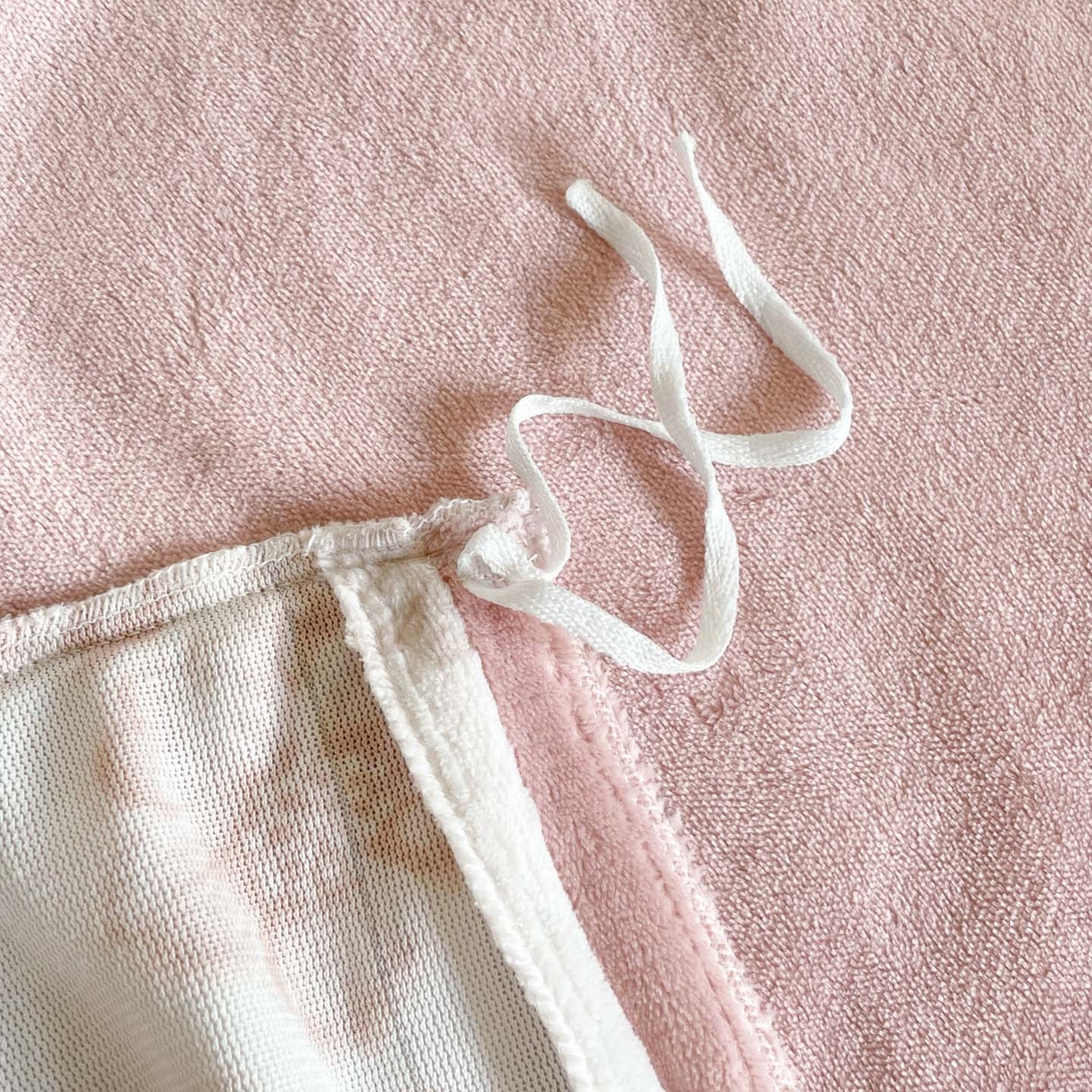 91家纺网 家纺一手货源 找家纺 居易简 2025新款A类高克重牛奶绒立体浮雕四件套 花季-粉