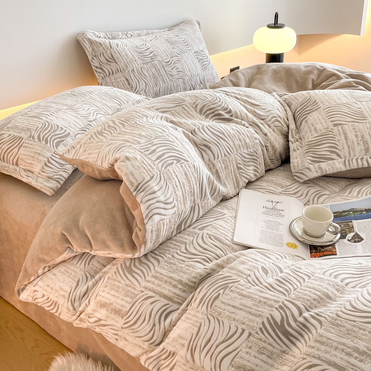 91家纺网 家纺一手货源 找家纺 居易简 2025新款A类高克重牛奶绒立体浮雕四件套 斑马暖咖