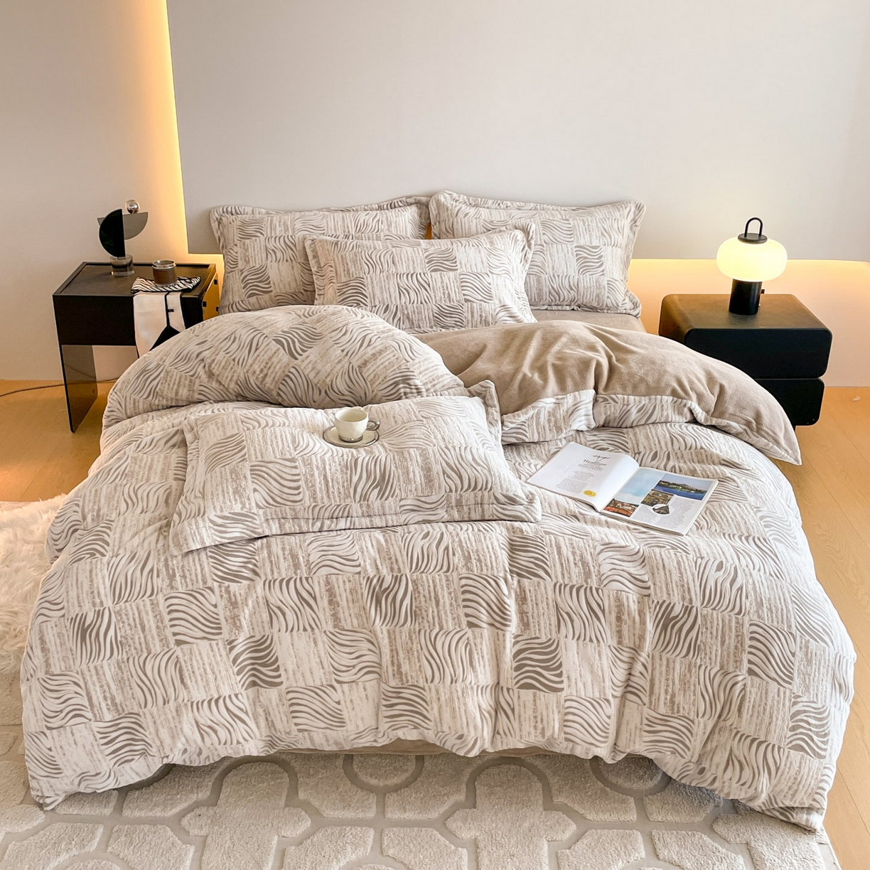 91家纺网 家纺一手货源 找家纺 居易简 2025新款A类高克重牛奶绒立体浮雕四件套 斑马暖咖